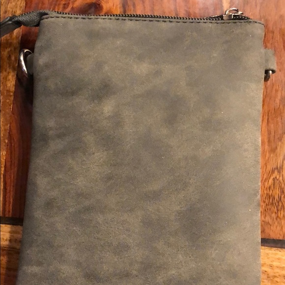 Super fun gray Crossbody little gray bag! - Picture 4 of 7